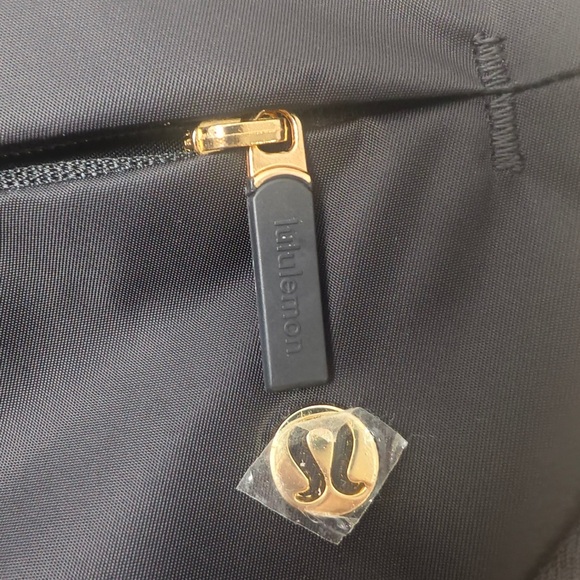 Lululemon All Night Festival Bag 5L Black Gold Accents - Picture 4 of 7